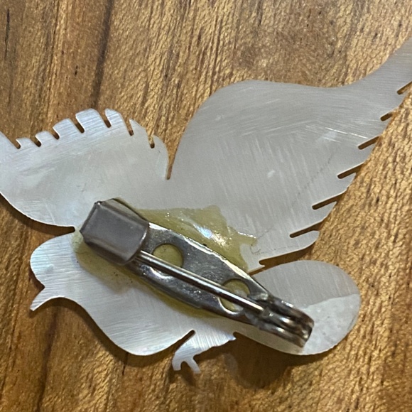 Pair of Vintage mother of pearl carved dove pins/brooches - Picture 7 of 11